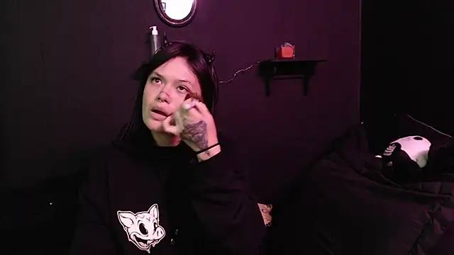 Snapshot of rousstattoo chatting on 12/19/25, 03:24 rousstattoo online show from 12/19/25, 03:24