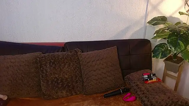 Snapshot of nikkystorm1_ chatting on 12/19/25, 02:57 nikkystorm1 online show from 12/19/25, 02:57