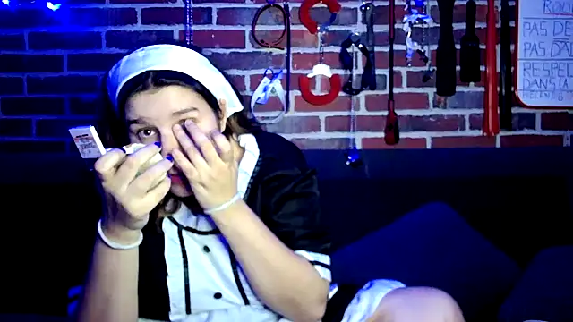 Heleneecesmecs2 online show from 11/06/25, 09:37