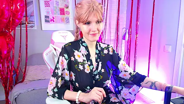 Snapshot of NellieLoyns chatting on 02/18/25, 08:14 NellieLoyns online show from 02/18/25, 08:14