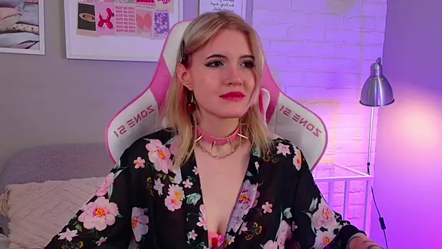 Snapshot of NellieLoyns chatting on 03/04/25, 11:32 NellieLoyns online show from 03/04/25, 11:32