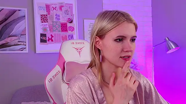 Snapshot of NellieLoyns chatting on 03/10/25, 09:18 NellieLoyns online show from 03/10/25, 09:18