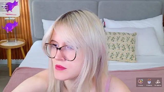 Snapshot of NellieLoyns chatting on 11/19/25, 05:13 NellieLoyns online show from 11/19/25, 05:13