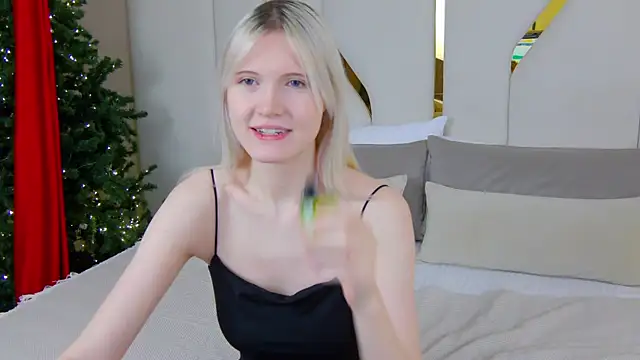 Snapshot of NellieLoyns chatting on 12/03/25, 06:28 NellieLoyns online show from 12/03/25, 06:28