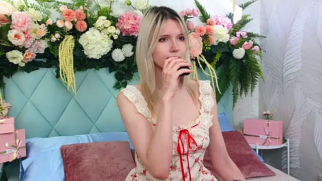 Snapshot of NellieLoyns chatting on 12/22/25, 06:49 NellieLoyns online show from 12/22/25, 06:49