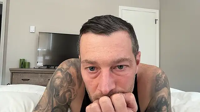 Snapshot of moon-boy chatting on 12/24/24, 06:17 moon-boy online show from 12/24/24, 06:17