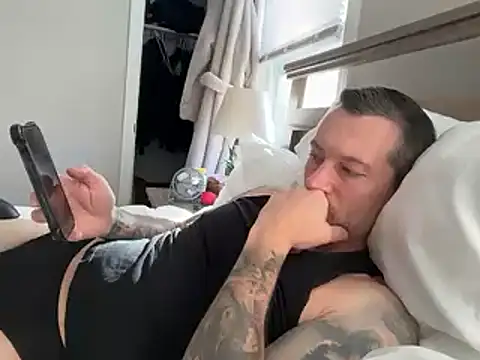 Snapshot of moon-boy chatting on 11/06/25, 06:09 moon-boy online show from 11/06/25, 06:09