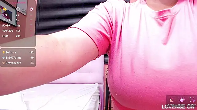 Snapshot of MommyHelpsmee chatting on 03/18/25, 08:14 MommyHelpsmee online show from 03/18/25, 08:14