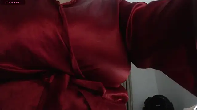 Snapshot of MommyHelpsmee chatting on 10/29/25, 07:32 MommyHelpsmee online show from 10/29/25, 07:32