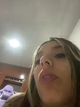 Snapshot of BlueStoneX chatting on 10/24/25, 06:54 BlueStoneX online show from 10/24/25, 06:54