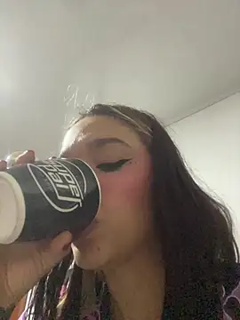 Snapshot of BlueStoneX chatting on 11/04/25, 06:56 BlueStoneX online show from 11/04/25, 06:56