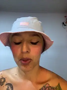 Snapshot of BlueStoneX chatting on 11/06/25, 06:58 BlueStoneX online show from 11/06/25, 06:58