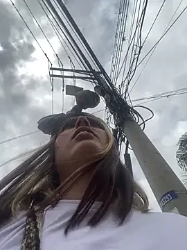 Snapshot of BlueStoneX chatting on 11/15/25, 04:25 BlueStoneX online show from 11/15/25, 04:25