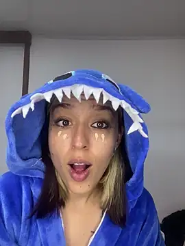 Snapshot of BlueStoneX chatting on 11/16/25, 06:41 BlueStoneX online show from 11/16/25, 06:41