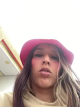 Snapshot of BlueStoneX chatting on 11/16/25, 09:53 BlueStoneX online show from 11/16/25, 09:53