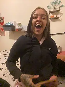 Snapshot of BlueStoneX chatting on 12/18/25, 06:52 BlueStoneX online show from 12/18/25, 06:52