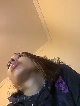 Snapshot of BlueStoneX chatting on 12/19/25, 07:59 BlueStoneX online show from 12/19/25, 07:59