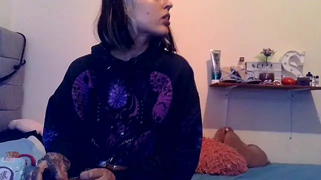 Snapshot of BlueStoneX chatting on 02/11/26, 07:02 BlueStoneX online show from 02/11/26, 07:02