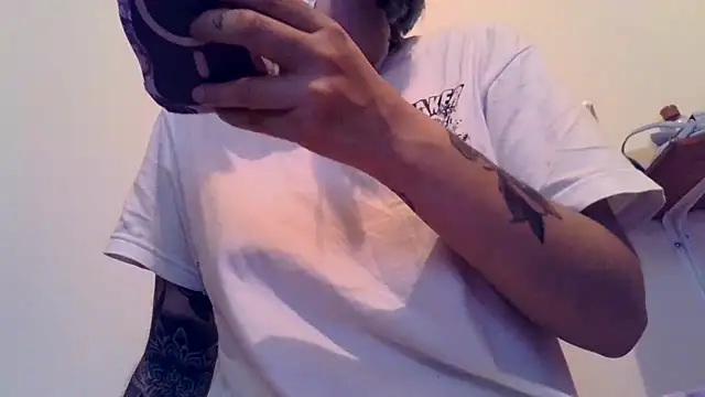 Snapshot of BlueStoneX chatting on 02/13/26, 07:48 BlueStoneX online show from 02/13/26, 07:48