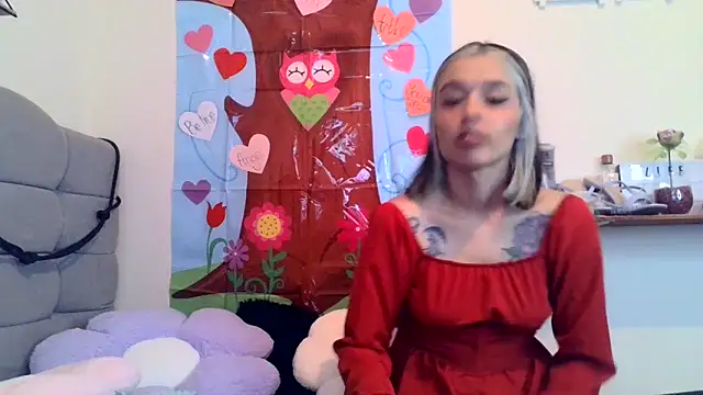 Snapshot of BlueStoneX chatting on 02/15/26, 07:27 BlueStoneX online show from 02/15/26, 07:27