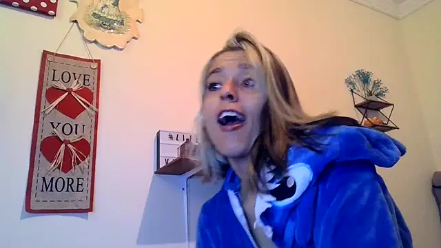 Snapshot of BlueStoneX chatting on 03/03/26, 07:14 BlueStoneX online show from 03/03/26, 07:14