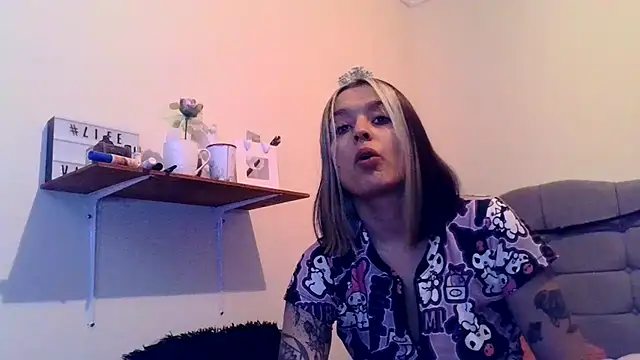 Snapshot of BlueStoneX chatting on 03/04/26, 07:47 BlueStoneX online show from 03/04/26, 07:47