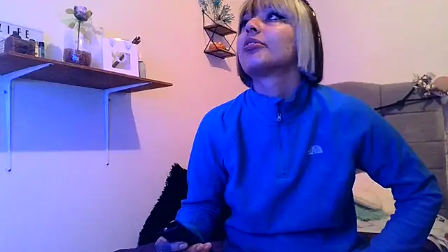 Snapshot of BlueStoneX chatting on 03/06/26, 07:38 BlueStoneX online show from 03/06/26, 07:38