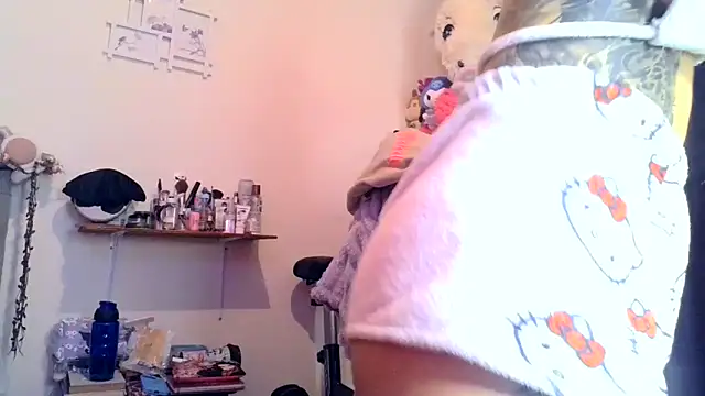 Snapshot of BlueStoneX chatting on 03/14/26, 06:52 BlueStoneX online show from 03/14/26, 06:52