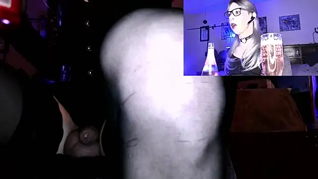 Snapshot of DominicaMolotov chatting on 01/02/25, 03:48 DominicaMolotov online show from 01/02/25, 03:48