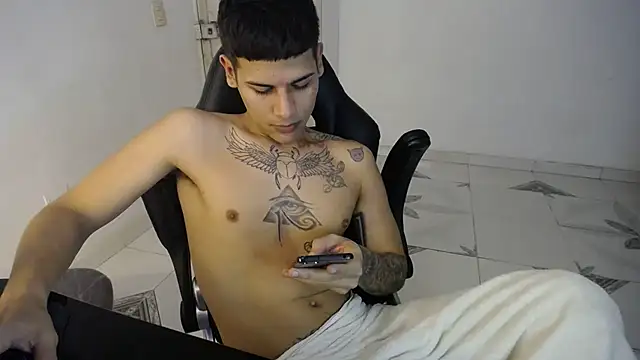 Snapshot of Clyde019 chatting on 02/22/25, 05:02 Clyde019 online show from 02/22/25, 05:02