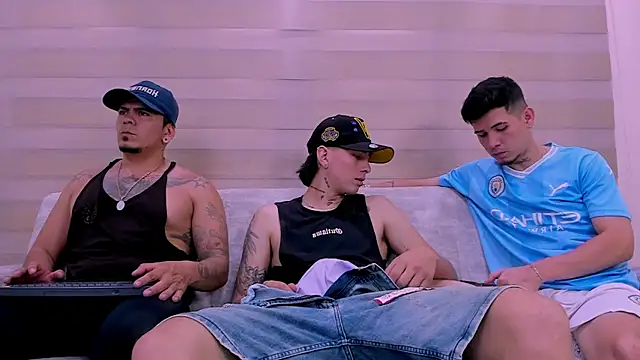 Snapshot of hell_twink chatting on 01/21/25, 08:21 hell twink online show from 01/21/25, 08:21