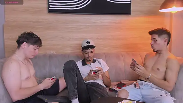 Snapshot of hell_twink chatting on 09/27/25, 10:04 hell twink online show from 09/27/25, 10:04