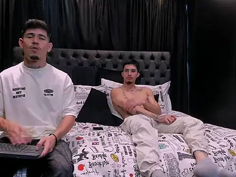 Snapshot of hell_twink chatting on 02/15/26, 09:11 hell twink online show from 02/15/26, 09:11