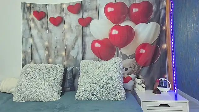 EmaLowe online show from 09/26/25, 03:21