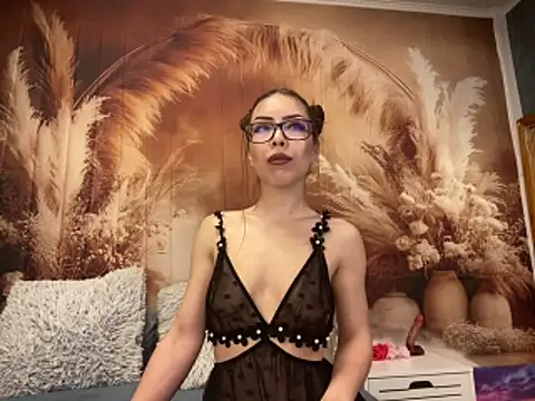 Snapshot of EmaLowe chatting on 03/22/26, 06:06 EmaLowe online show from 03/22/26, 06:06
