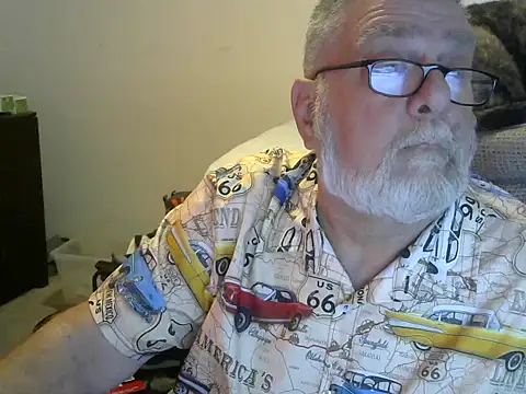 Snapshot of viejo_oso chatting on 10/12/25, 04:50 viejo oso online show from 10/12/25, 04:50