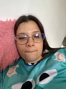 Snapshot of Sophia_cyrus11 chatting on 12/25/24, 04:43 Sophia cyrus11 online show from 12/25/24, 04:43