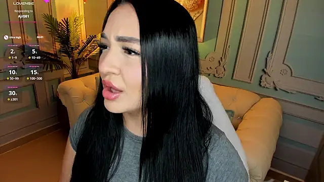 Snapshot of stefany_duque1_ chatting on 12/23/25, 02:53 stefany duque1 online show from 12/23/25, 02:53