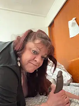 Snapshot of Luciouslouise72@xh chatting on 09/12/25, 10:21 Luciouslouise72xh online show from 09/12/25, 10:21