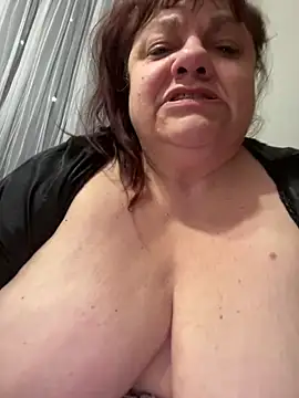 Snapshot of Luciouslouise72@xh chatting on 09/20/25, 06:42 Luciouslouise72xh online show from 09/20/25, 06:42