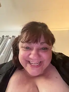 Snapshot of Luciouslouise72@xh chatting on 09/26/25, 02:54 Luciouslouise72xh online show from 09/26/25, 02:54