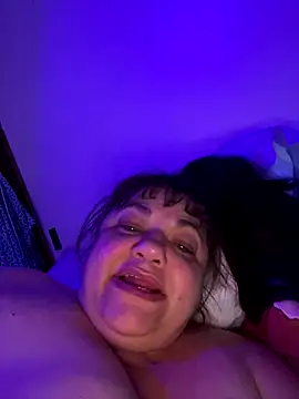 Snapshot of Luciouslouise72@xh chatting on 12/17/25, 12:00 Luciouslouise72xh online show from 12/17/25, 12:00