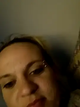 Snapshot of cloudy_couple444 chatting on 12/22/24, 02:16 cloudy couple444 online show from 12/22/24, 02:16