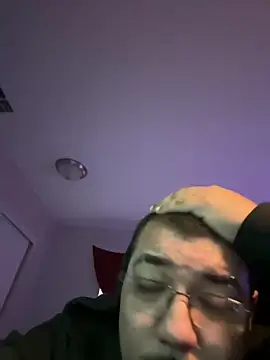 Snapshot of cloudy_couple444 chatting on 12/26/24, 09:15 cloudy couple444 online show from 12/26/24, 09:15