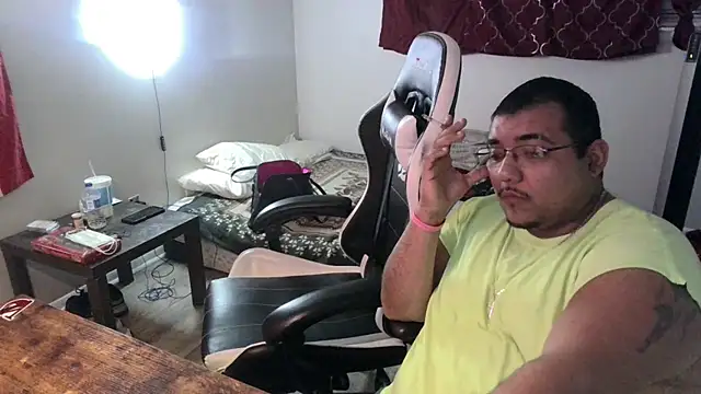 Snapshot of cloudy_couple444 chatting on 12/28/24, 06:06 cloudy couple444 online show from 12/28/24, 06:06