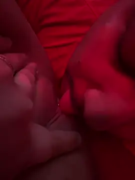 Snapshot of cloudy_couple444 chatting on 01/05/25, 09:15 cloudy couple444 online show from 01/05/25, 09:15