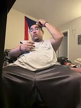 Snapshot of cloudy_couple444 chatting on 03/11/25, 02:32 cloudy couple444 online show from 03/11/25, 02:32