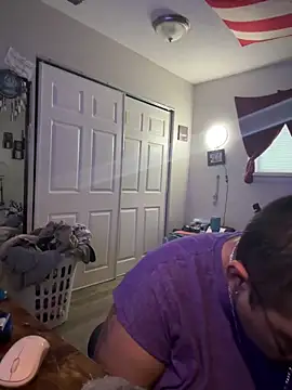 Snapshot of cloudy_couple444 chatting on 10/21/25, 04:30 cloudy couple444 online show from 10/21/25, 04:30