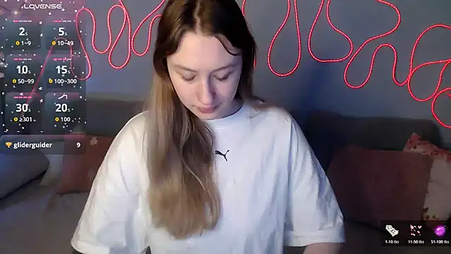 Snapshot of Haley_Vixen chatting on 12/14/25, 09:03 Haley Vixen online show from 12/14/25, 09:03