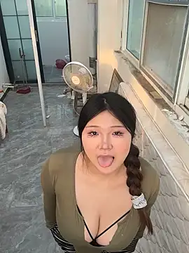 Snapshot of Happyou2 chatting on 01/30/25, 08:32 Happyou2 online show from 01/30/25, 08:32